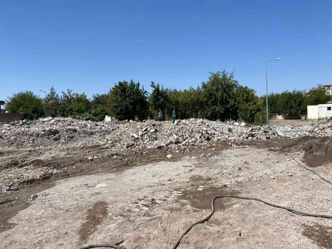 Batman’da Yıkım Kararı Alınan Son Bina Da Yıkıldı