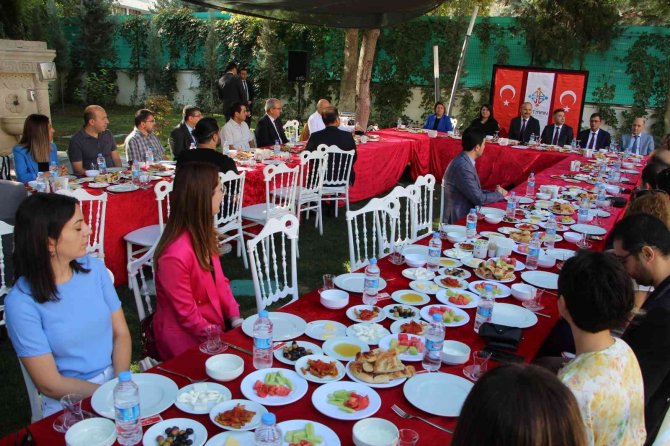 Batman’da Akademisyenler Liseli Öğrencileriyle Buluşuyor