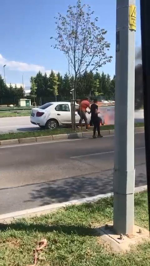 Seyir Halindeki Otomobil Küle Döndü