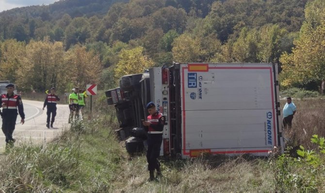 Bursa’da Tır Devrildi