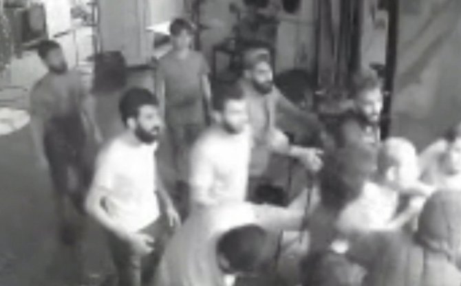 İ̇ş Yerini Basıp Patronu Ve Oğlunu Bıçakladı, O Anlar Kamerada