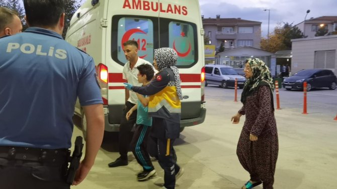 Parkta Salıncağın Zincirine Takılan Çocuğun Parmağı Koptu