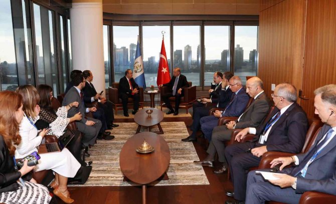 Cumhurbaşkanı Erdoğan, Guatemala Devlet Başkanı Giammattei İle Görüştü