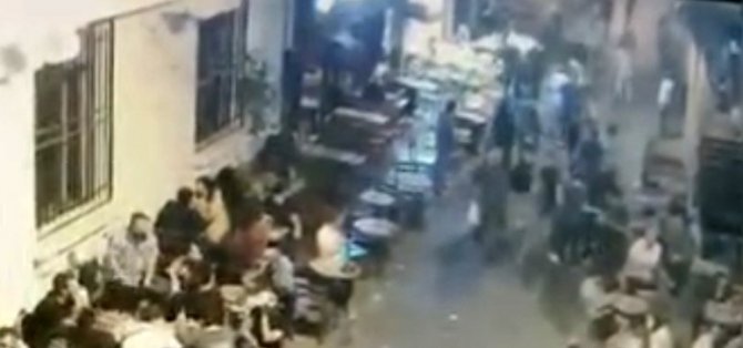 İ̇stanbul’da Cinayetle Biten Bıçaklı Kavga Kamerada: 8 Yerinden Bıçaklanarak Öldürüldü