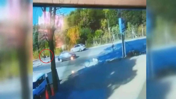Hatalı Dönüş Yapan Araca Çarptı, Kask Sayesinde Kazayı Hafif Atlattı