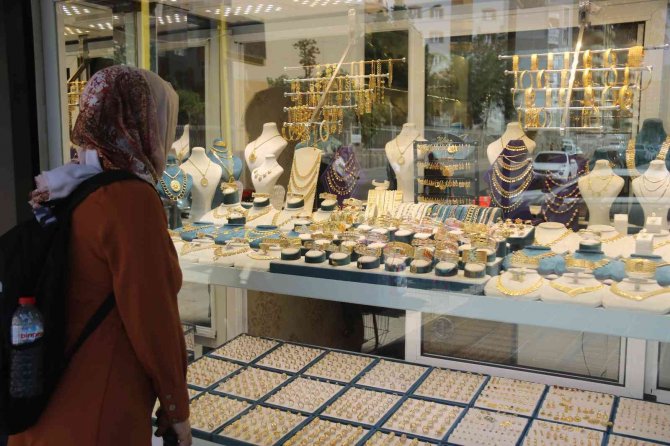 Dolandırıcılığın Böylesi: Hedef, Kurum Ve Daire Başkanları Üzerinden Kuyumcular