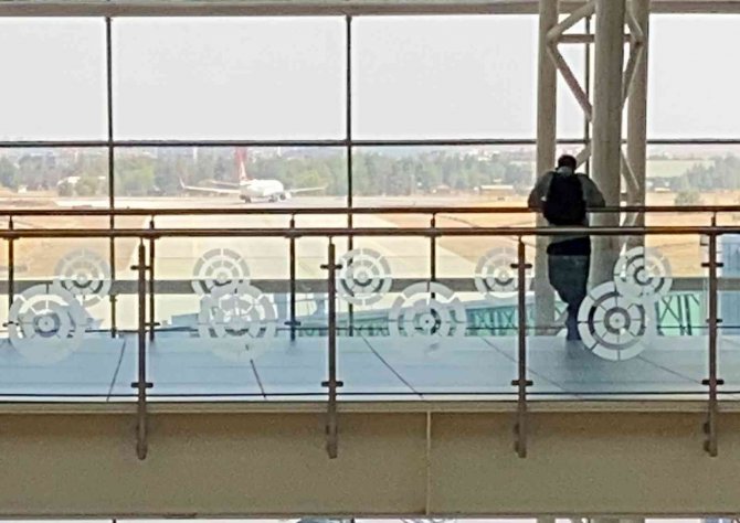 Türk Hava Yolları, Kapı Arızalı Diyerek Yolcuların Bir Kısmını Uçağa Almadı