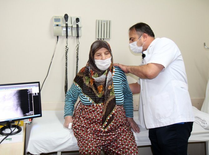 Çimento Ve Dondurma Tedavisiyle Bel Kırığından Kurtuldu