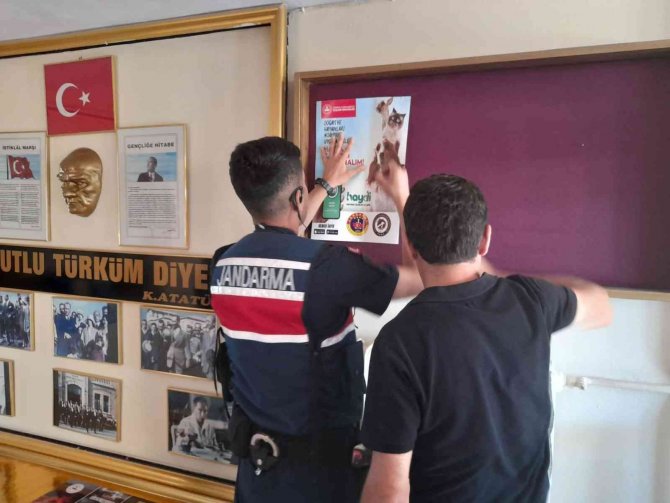 Elazığ’da Jandarma Ekipleri Öğrencileri Bilgilendirdi