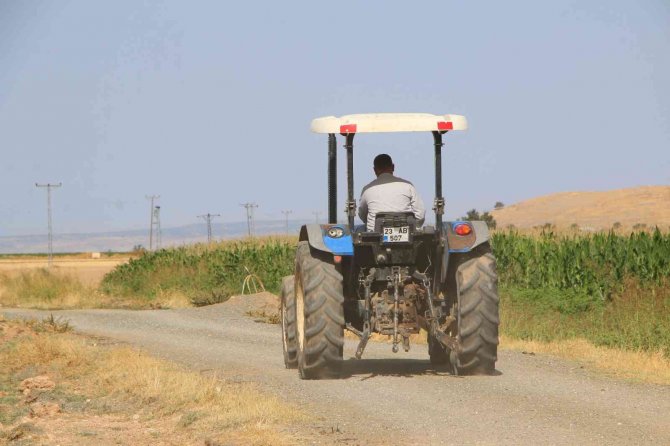 Köyden Çıkmadığı Traktörüne İ̇stanbul Ve Erzincan’dan 6 Ceza Geldi