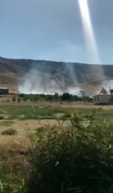 Elazığ’da Korkutan Yangın: 10 Dönüm Alan Zarar Gördü