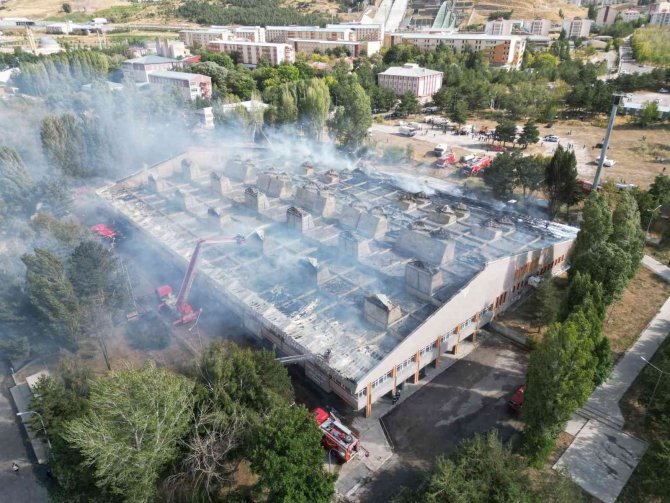 Yemekhanede Çıkan Yangın Kontrol Altına Alındı, Son Durum Havadan Görüntülendi