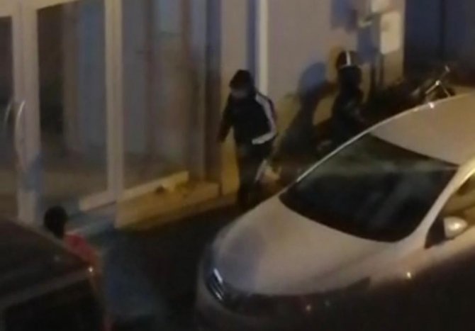 Acemi Hırsızlar Kameraya Yakalandı