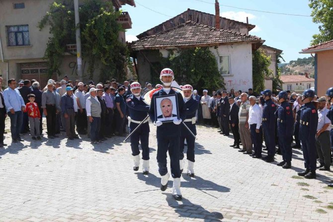 Gaziler Günü’nde Vefat Eden Kıbrıs Gazisi Ömer Çakır, Toprağa Verildi