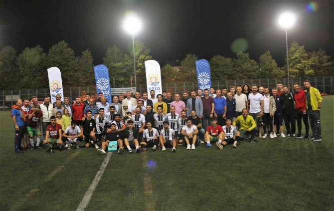 Gölcük Belediye Başkanlığı Kupası’nda Şampiyon İ̇hsaniyespor