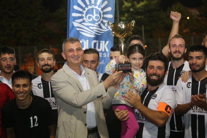 Gölcük Belediye Başkanlığı Kupası’nda Şampiyon İ̇hsaniyespor