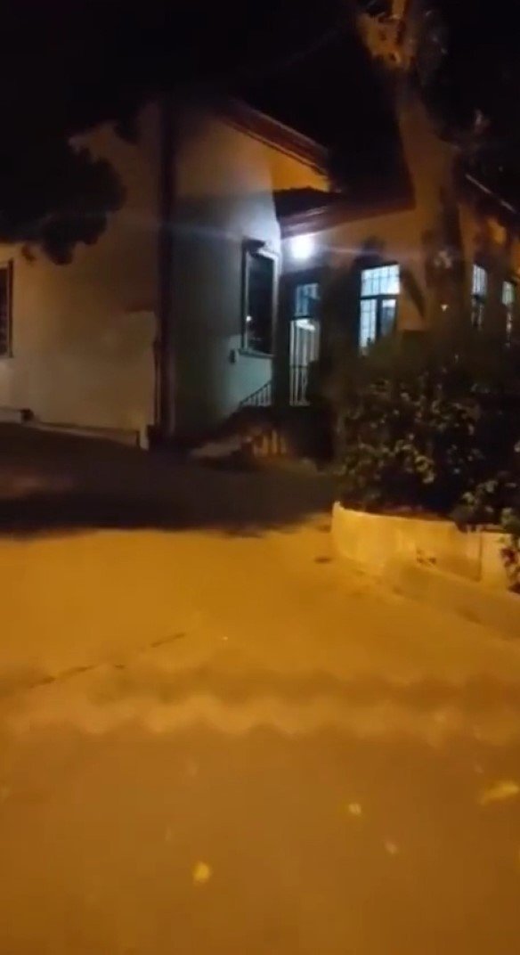 Beykoz’da Cami Hoparlöründen Seslenen Gençleri Mahalleli Yakaladı