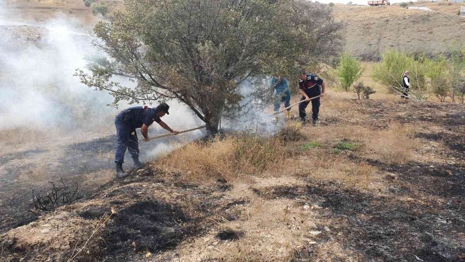 Kopan Elektrik Teli Yangına Neden Oldu