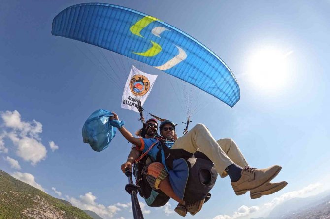 Alanya’da Toplanan Çöpler Yamaç Paraşütüyle Taşındı