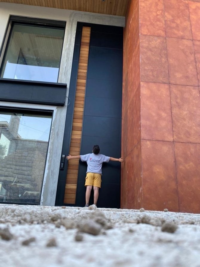 Türkiye’de Üretilen Dünyanın En Büyük Kapıları 35 Ülkeye İhraç Ediliyor