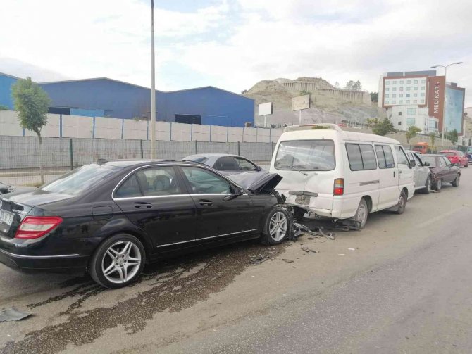 Karabük’te Zincirleme Kaza: 1 Yaralı