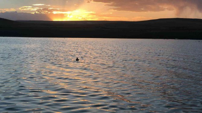 Kars’ta Gün Batımında Gökyüzü Kızıla Büründü