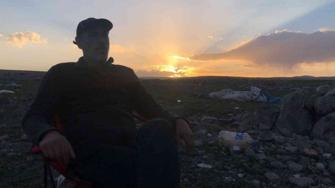 Kars’ta Gün Batımında Gökyüzü Kızıla Büründü