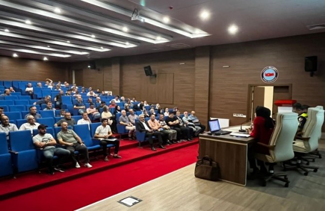 Okul Servisi Şoförlerine Ve Rehber Personellere Eğitim