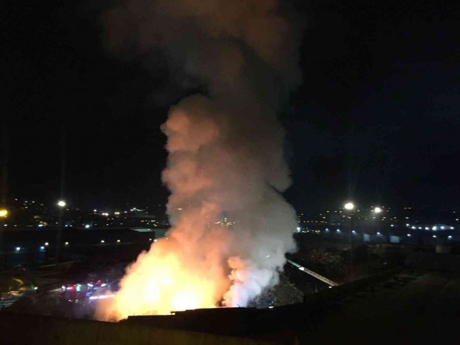 Hurdalıkta Çıkan Yangın Gece Boyu Devam Etti