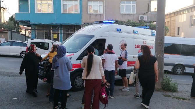 Yolun Karşısına Geçmeye Çalışan Kadına Otomobil Çarptı