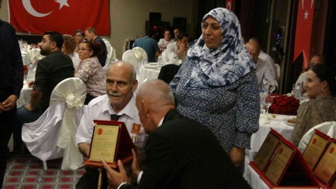 Marmaris Kaymakamı Aksoy’dan Gazilere Plaket