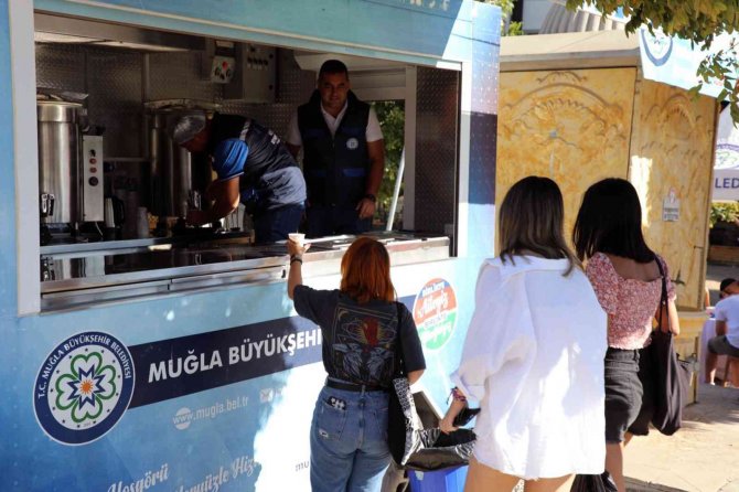 Büyükşehir, Öğrencilere Çorba Dağıtımına Başladı