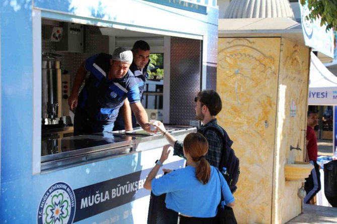 Büyükşehir, Öğrencilere Çorba Dağıtımına Başladı