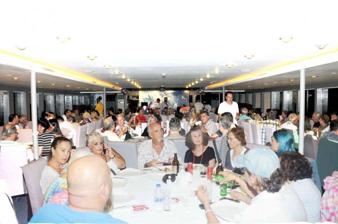 Deniz Ortasında Müzayede Düzenlediler