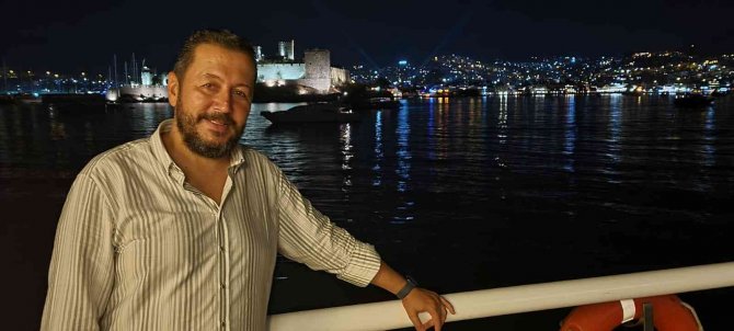 Deniz Ortasında Müzayede Düzenlediler