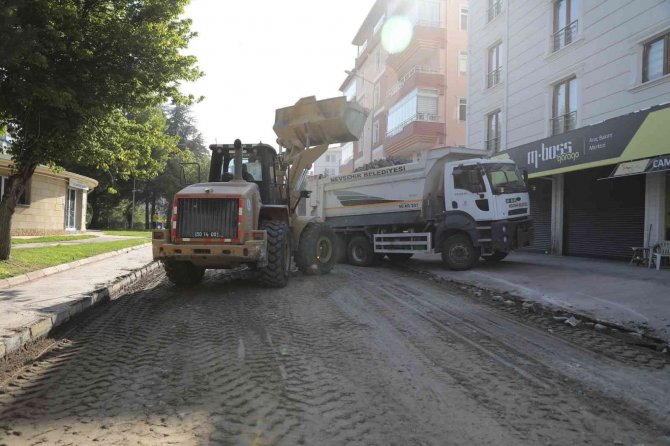 Esentepe Mahallesi’nde Sıcak Asfalt Serimi Ve Altyapı Yenileme Çalışması Yapılacak