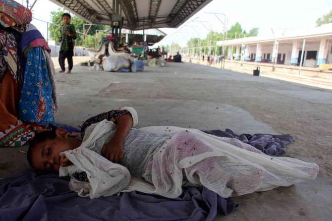 Pakistan’da Sel Sonrası Bulaşıcı Hastalıklardan 9 Can Kaybı Daha