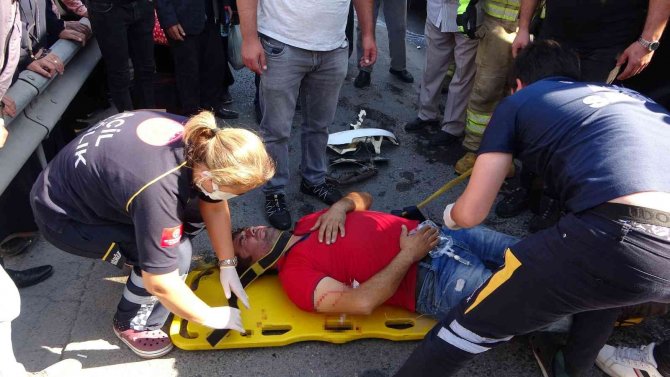Pendik’te Yolcu Otobüsüyle Kamyon Çarpıştı: 2 Yaralı