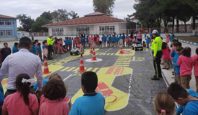Yakakent’te Öğrencilere Trafik Eğitimi