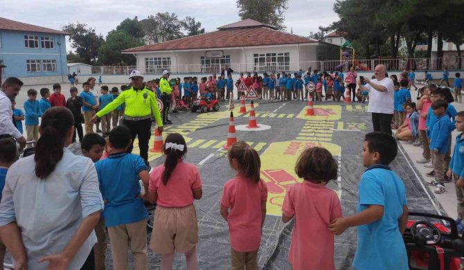 Yakakent’te Öğrencilere Trafik Eğitimi
