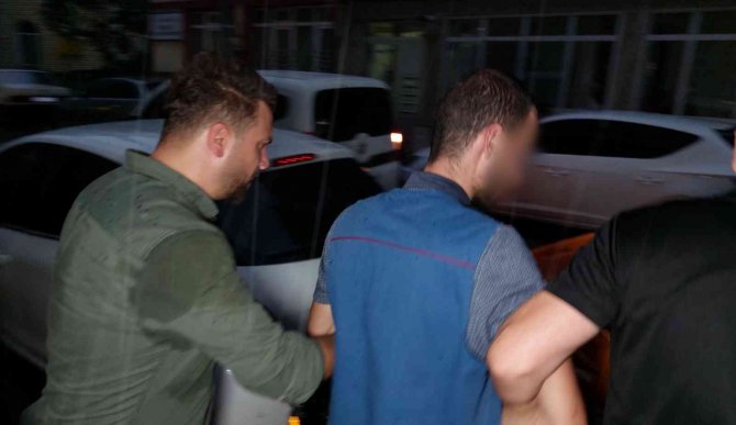 Polis Silahla Yaralama Şüphelisini Binanın Çatısında Yakaladı