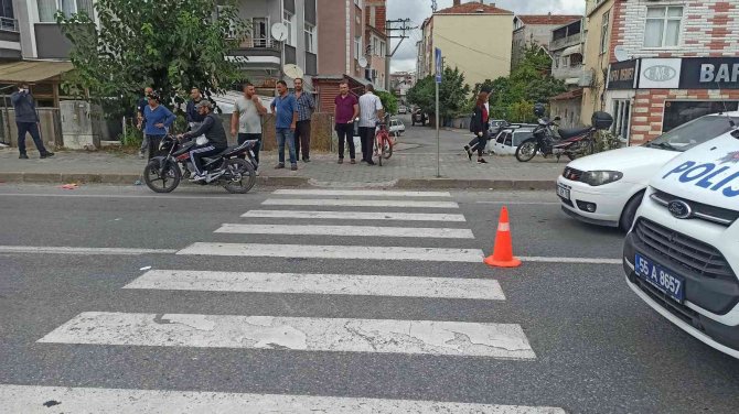 Yaya Geçidinden Geçen Motosiklete Hafif Ticari Araç Çarptı: 1 Yaralı