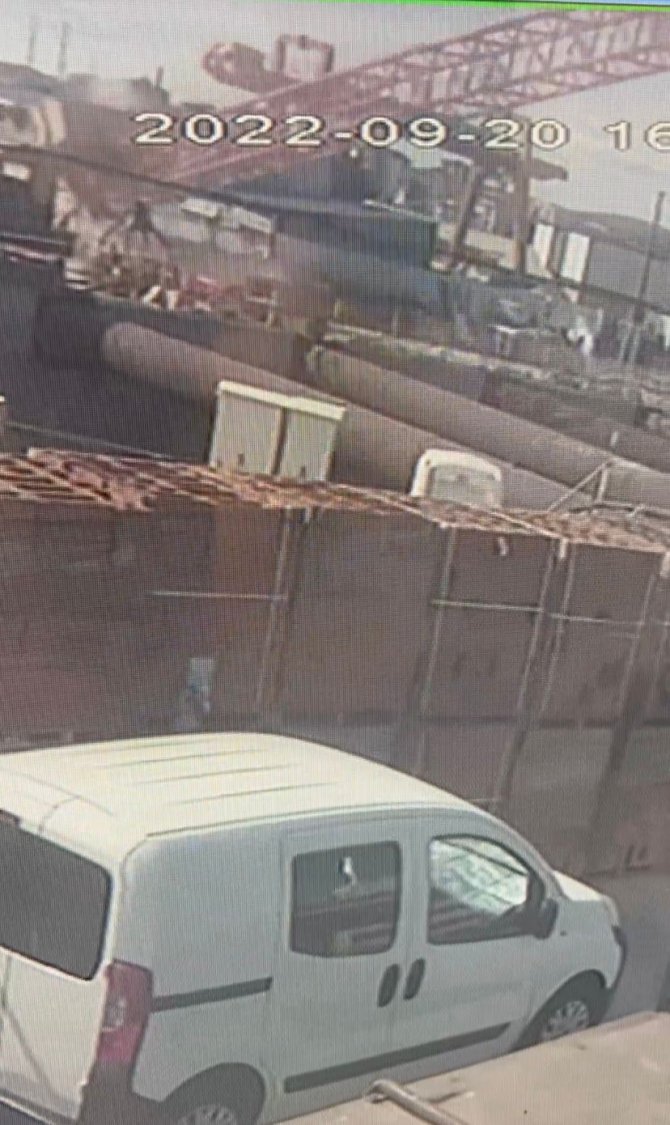 Sancaktepe’de Metro Çalışmasında Vinç Devrildi, O Anlar Kameraya Yansıdı