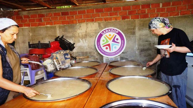 Sarıgöllü Kadınların El Emeği Ürünlerine Talep Yağıyor