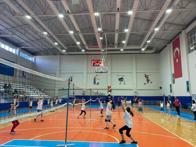 Nilüferli Çocuklar Kış Spor Okulları’nda Spora Devam Ediyor