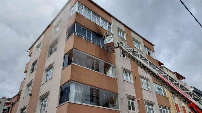 Sultangazi’de Kombi Bomba Gibi Patladı