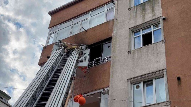 Sultangazi’de Kombi Bomba Gibi Patladı