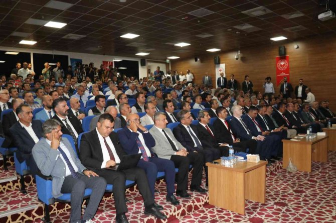 Bakan Kirişci Van’da Tarım Sektörü Temsilcileriyle Bir Araya Geldi