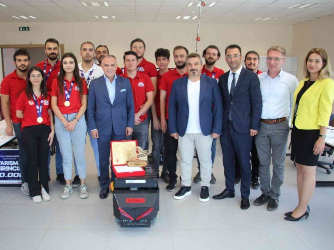 Otonom Yük Taşıma Robotu Birincilik Getirdi