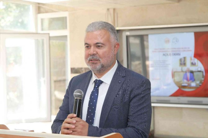 Rektör Şahin’den Açılış Dersi